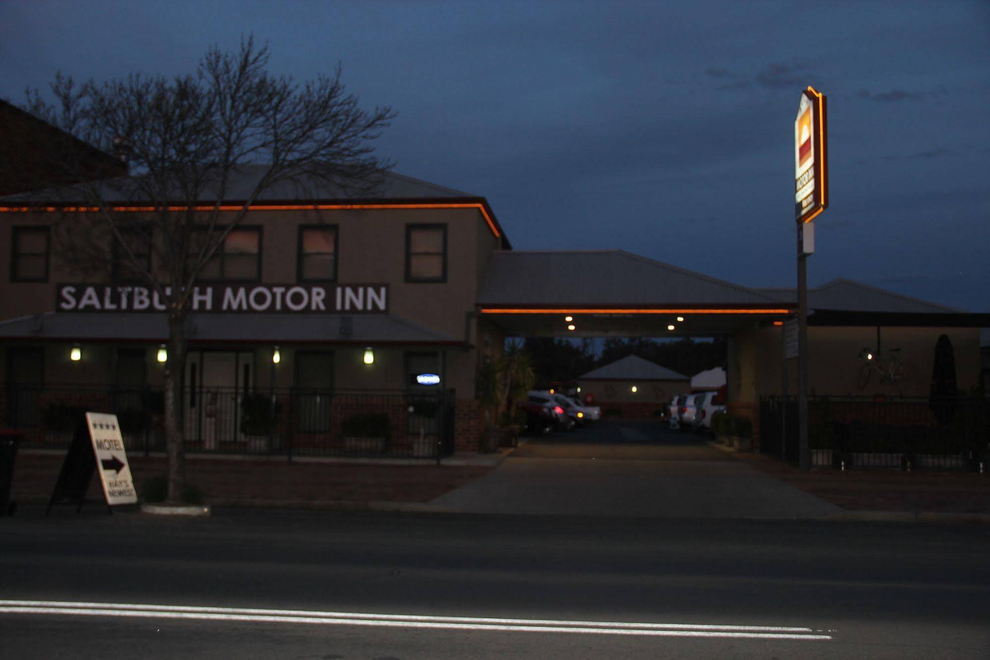 The Saltbush Motor Inn Hay Exterior photo